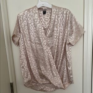 🌻5/$15 Leopard Print Wrap Top